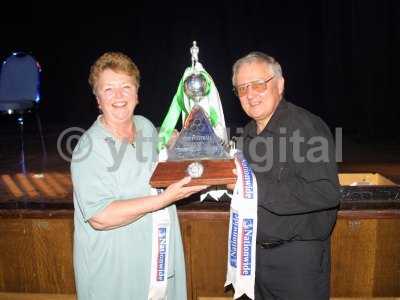 pam n john fry with trophy1