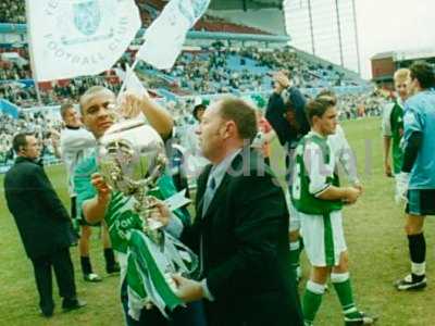 FA trophy winners 2002 celebrations 001