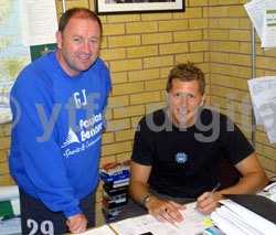 ScottWith Gary signing2